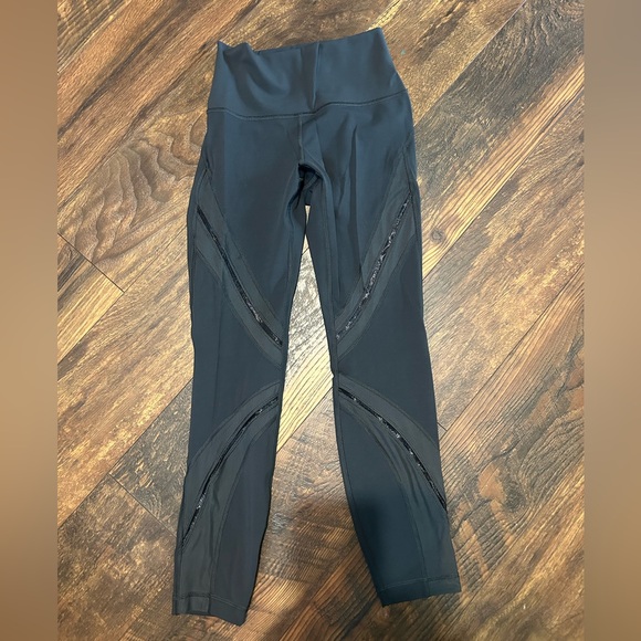 Lululemon Mesh Stripe Leggings - Picture 4 of 13